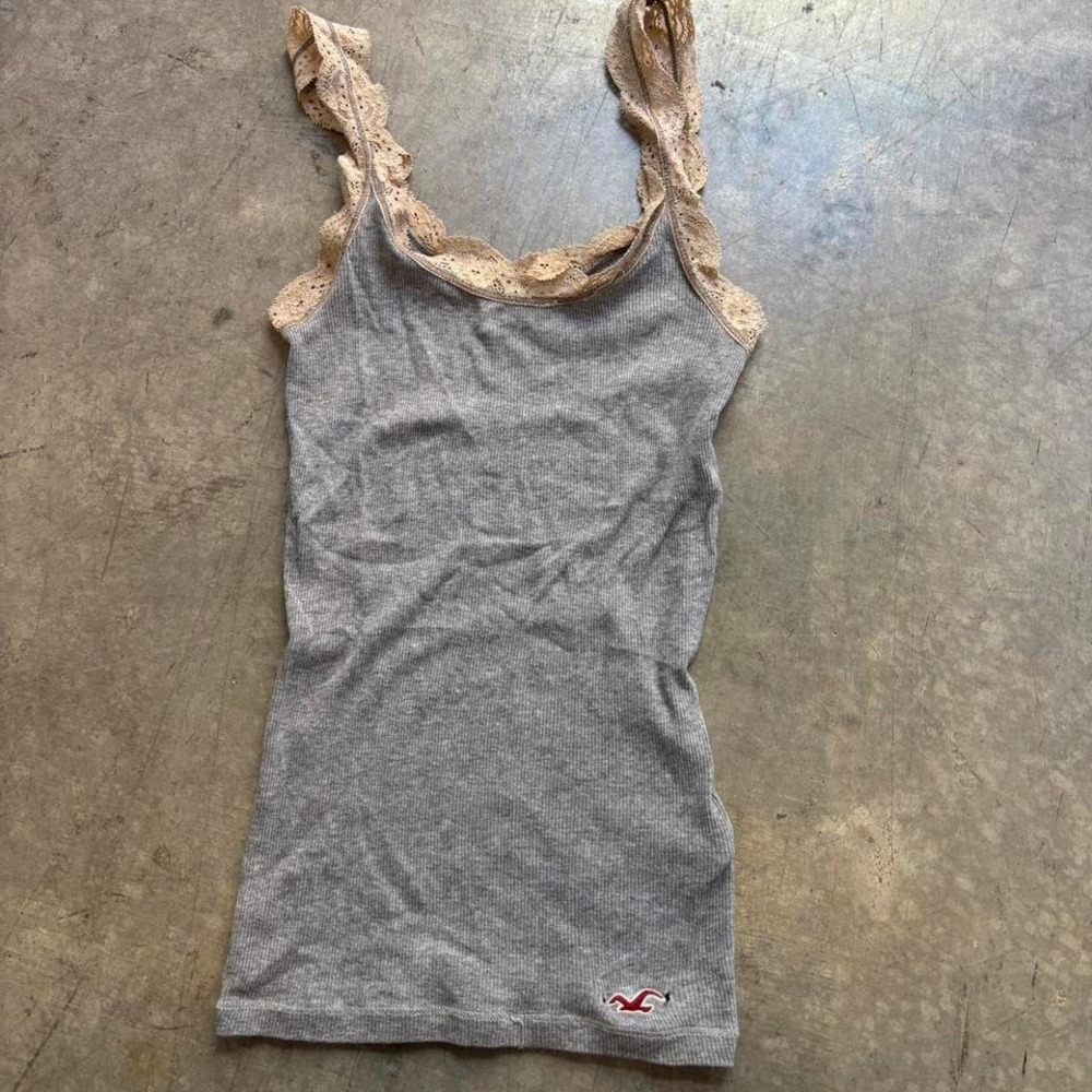 Hollister y2k Lace Cami Tank Top
Size XS